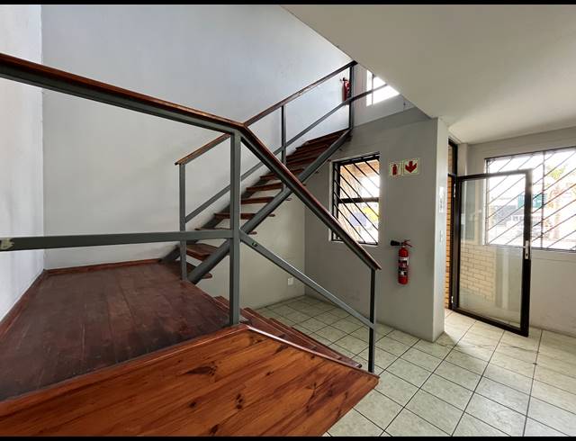 1,040M² WAREHOUSE TO LET IN KILLARNEY GARDENS
